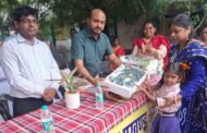 डीएमएफटी के माध्यम से मध्यान भोजन ग्रहण करने वाले बच्चों के बीच वितरित होने वाले बर्तनों का उपायुक्त ने किया शुभारंभ