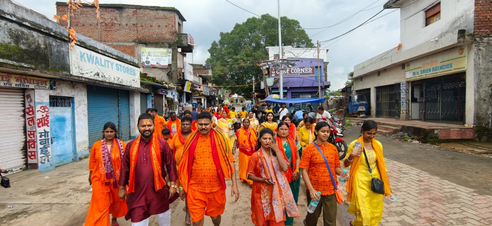 सैकड़ों कांवरिया बाबा बैधनाथ धाम के लिए हुए रवाना