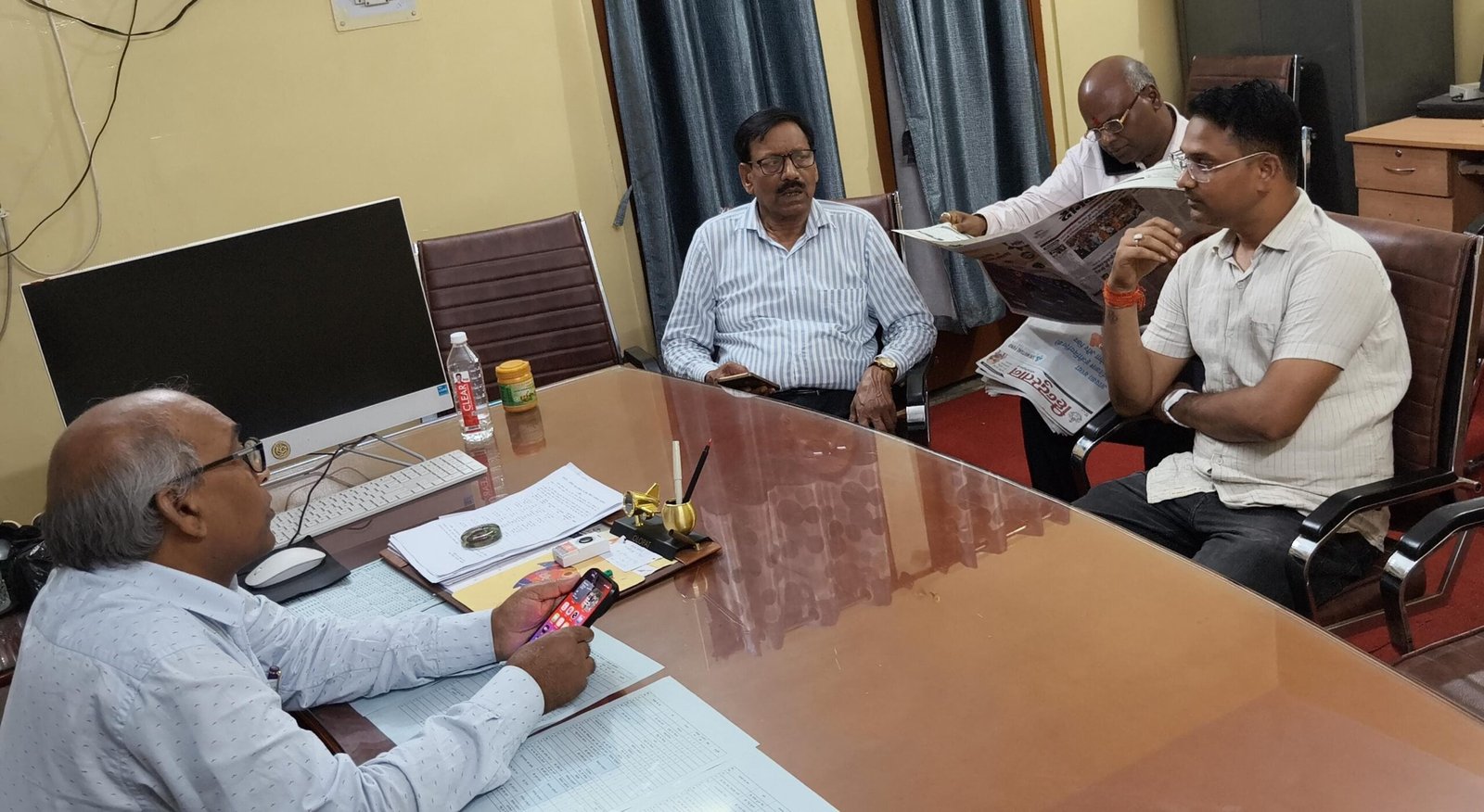 बड़कागांव सीएचसी में जच्चा- बच्चा की मौत पर फूटा जनाक्रोश, 9 घंटे बाद समाप्त हुआ धरना