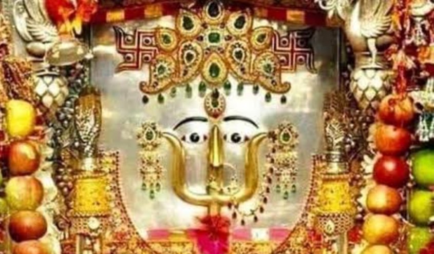 ओढ़ो म्हारी चुनडली,जीमो घेवर थाल,झूलन री मनुहार करू,देऊ हिंडोलो घाल