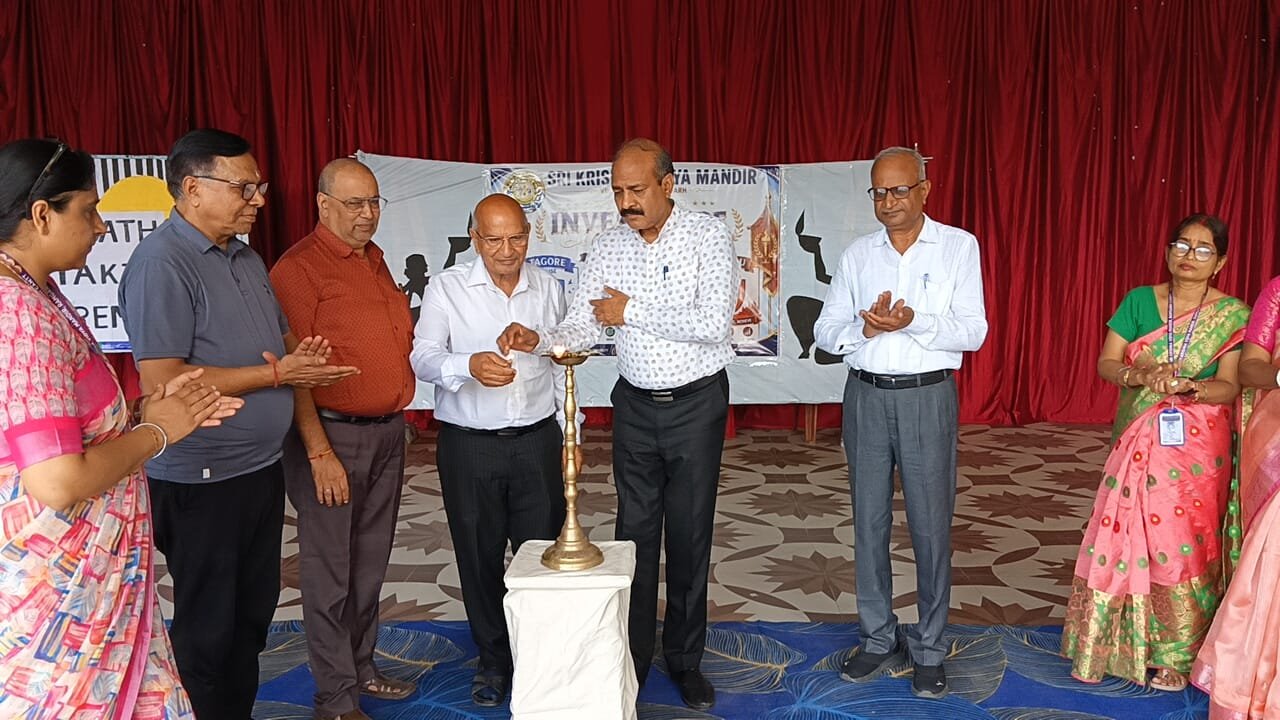 श्री कृष्ण विद्या मंदिर में शपथ ग्रहण एवं अलंकरण समारोह