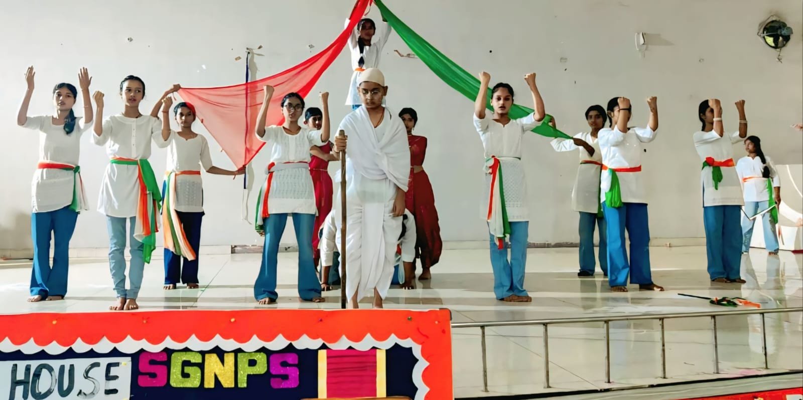 श्री गुरु नानक पब्लिक स्कूल में इंटर-हाउस नृत्य प्रतियोगिता संपन्न
