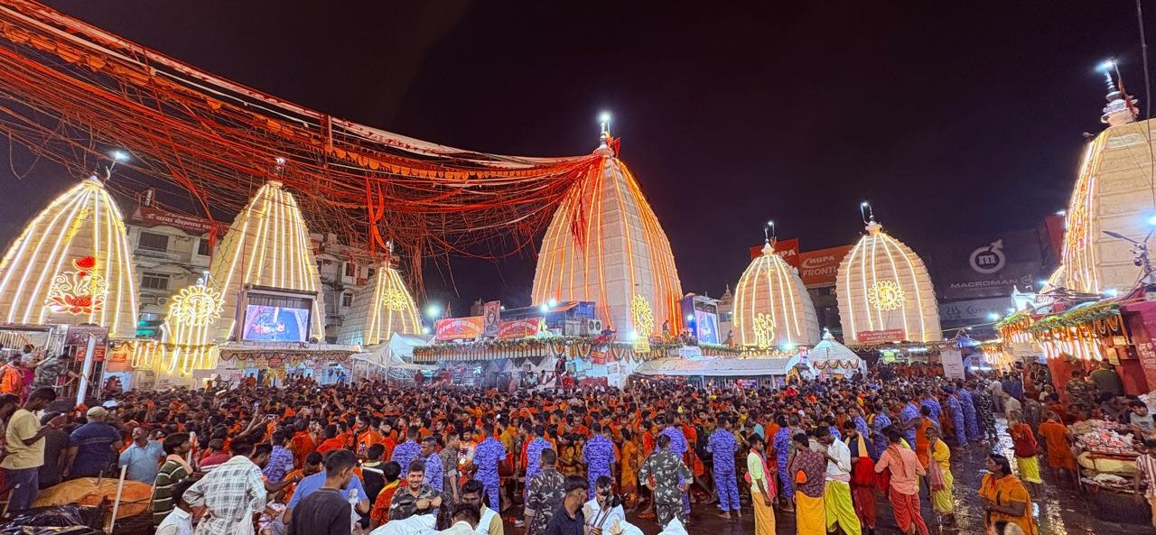 बाबा बैद्यनाथ मंदिर में श्रावणी मेला की दूसरी सोमवारी पर उमड़ा जनसैलाब
