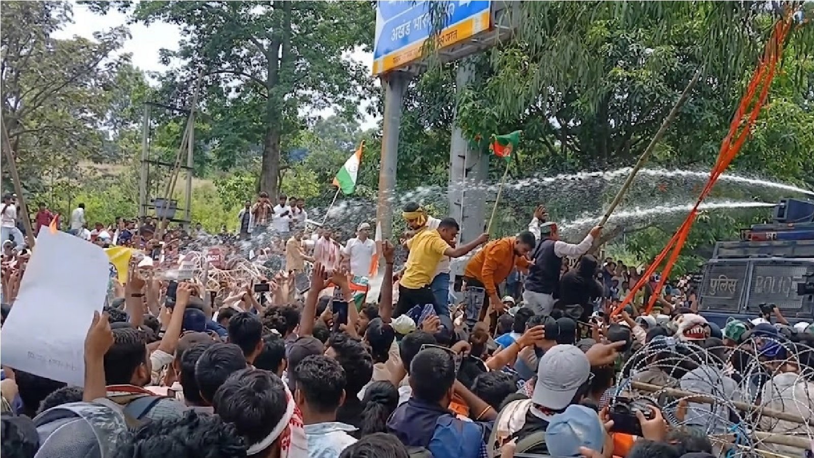 झारखंड विधानसभा गेट के पास लाठीचार्ज