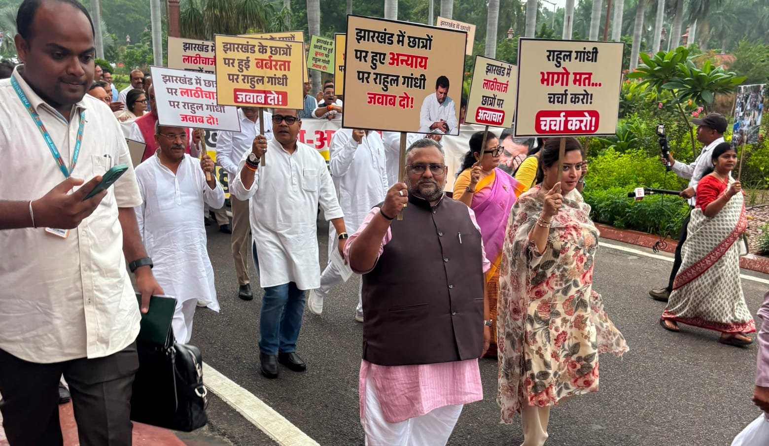 राहुल गांधी बताएं, झारखंड के युवाओं पर अत्याचार के समय कांग्रेस का मौन क्यों ? : डॉ. प्रदीप वर्मा