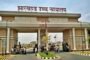 प्रोजेक्ट भवन के बाहर अभ्यर्थियों का जोरदार हंगामा
