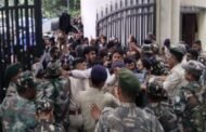 प्रोजेक्ट भवन के बाहर अभ्यर्थियों का जोरदार हंगामा