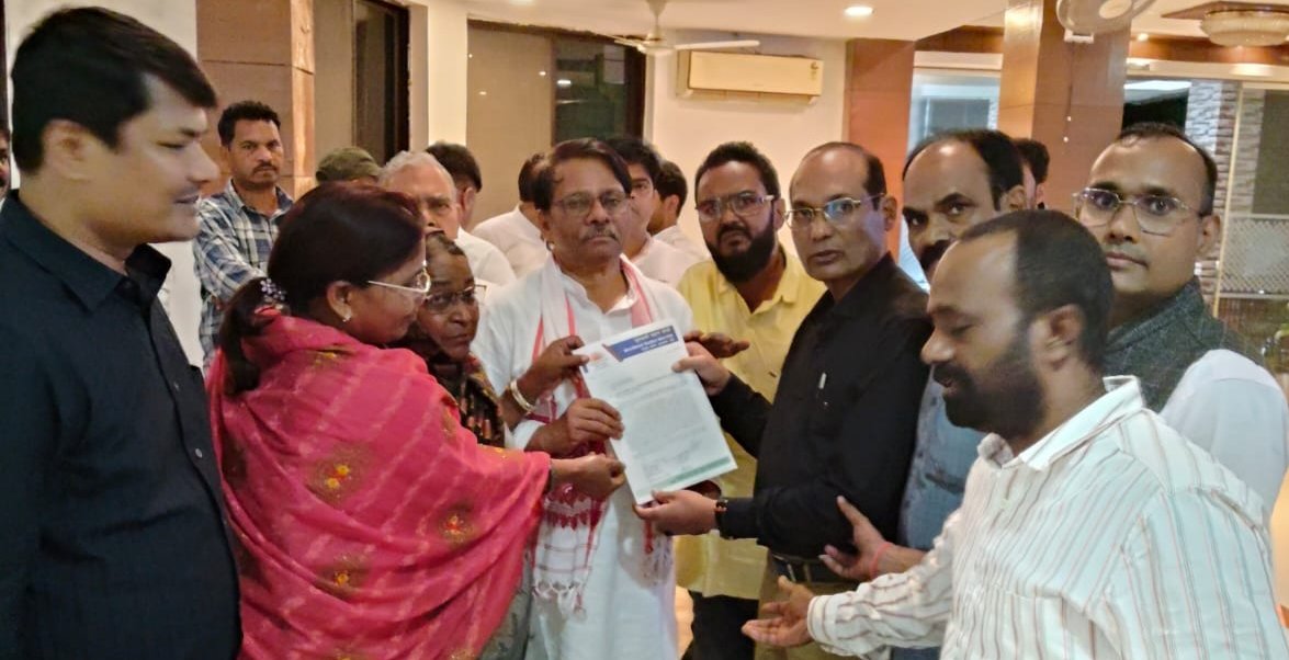 परिसीमन कराने लोकसभा और विधानसभा की सीटों को बढ़ाने व विधान परिषद का गठन की मांग को लेकर