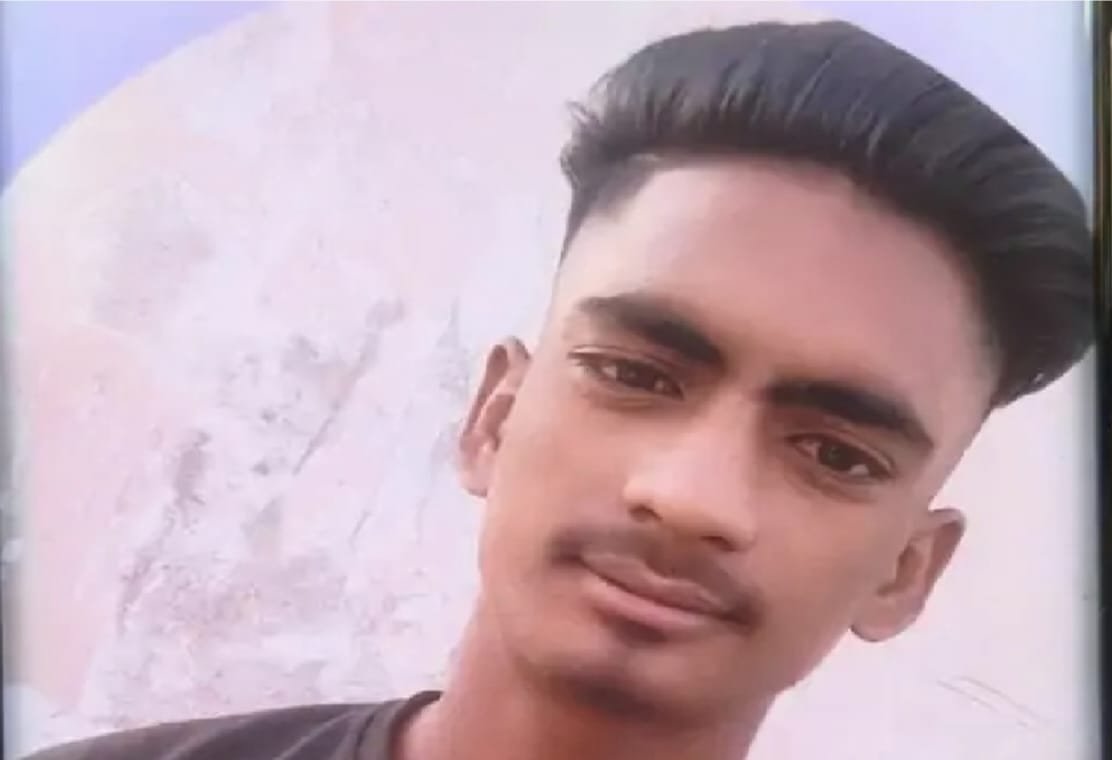 ईद मिलाद उन नबी के मौके पर छत पर झंडा बाँध रहे युवक की मौत