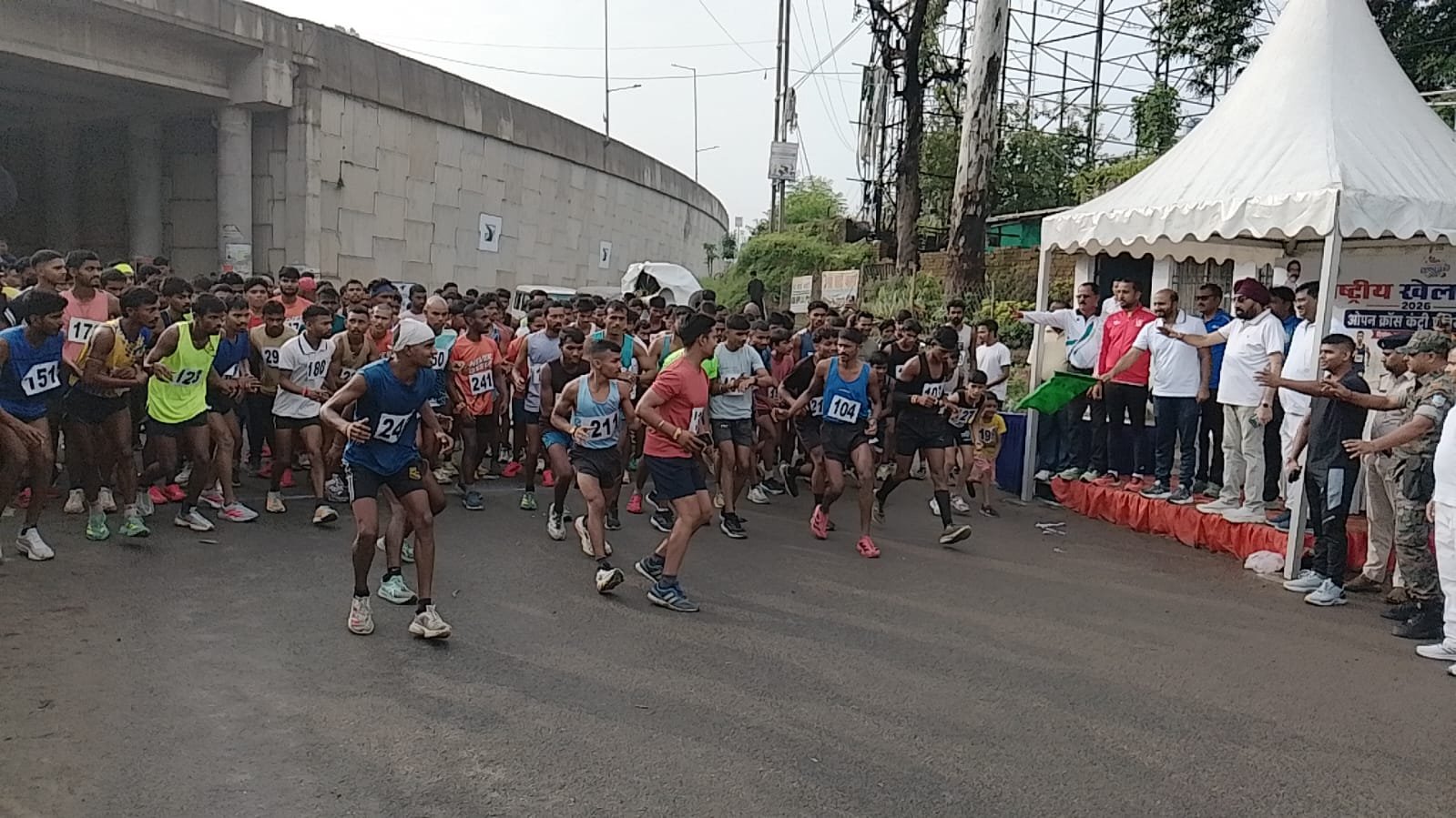 राष्ट्रीय खेल दिवस 2026: उपायुक्त ने हरी झंडी दिखाकर 'ओपन क्रॉस कंट्री प्रतियोगिता' का किया शुभारंभ