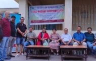 रोटरी क्लब रामगढ़ के द्वारा पुण्यतिथि पर जरूरतमंदों के बीच बांटा गया खाने का पैकेट