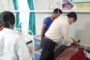 रोटरी क्लब रामगढ़ के द्वारा पुण्यतिथि पर जरूरतमंदों के बीच बांटा गया खाने का पैकेट