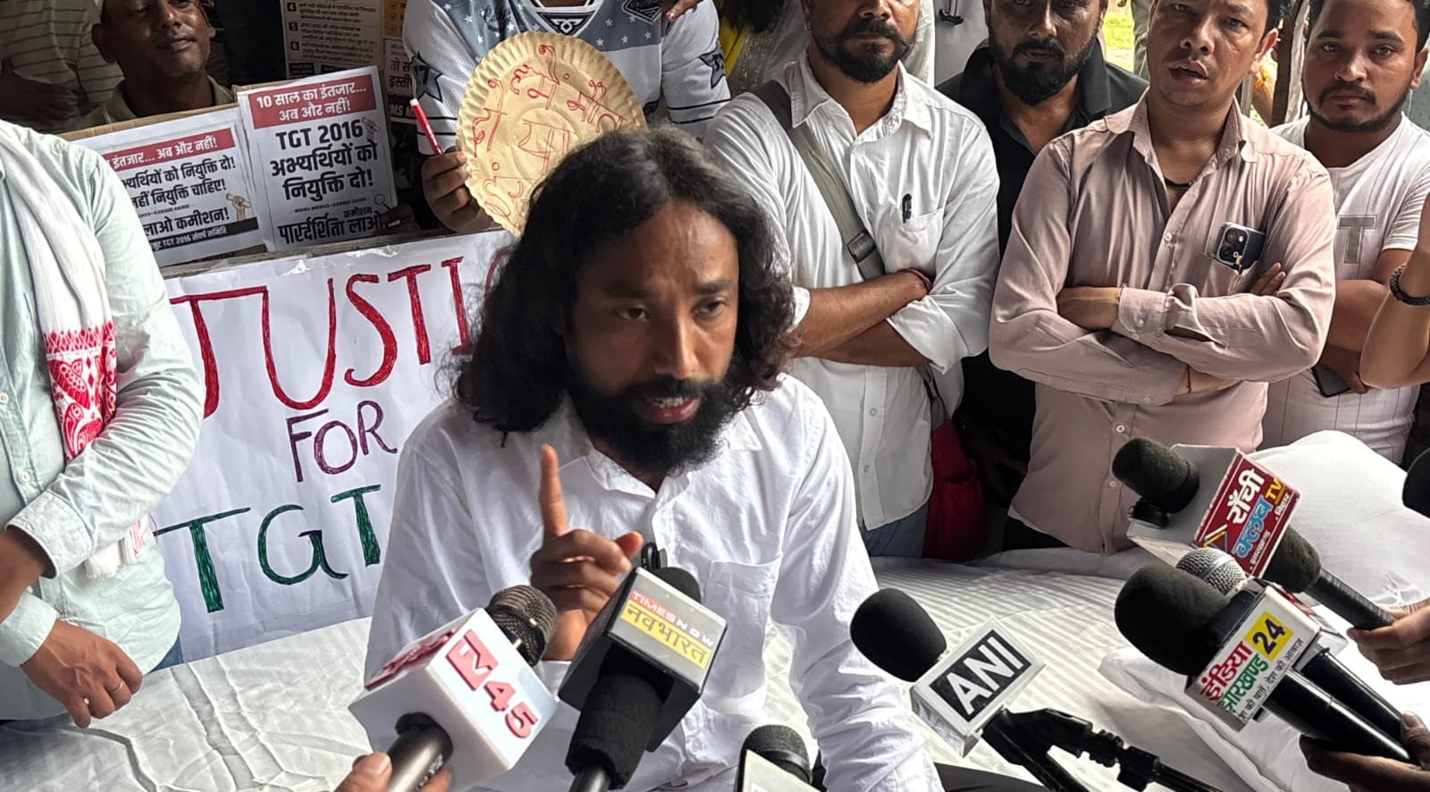 देवेंद्र नाथ महतो ने अनिश्चितकालीन भूख हड़ताल का किया ऐलान
