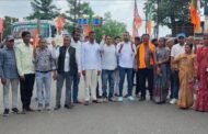 छात्रों पर लाठीचार्ज के विरोध में गोला में चक्का जाम, सरकार के खिलाफ जमकर नारेबाजी