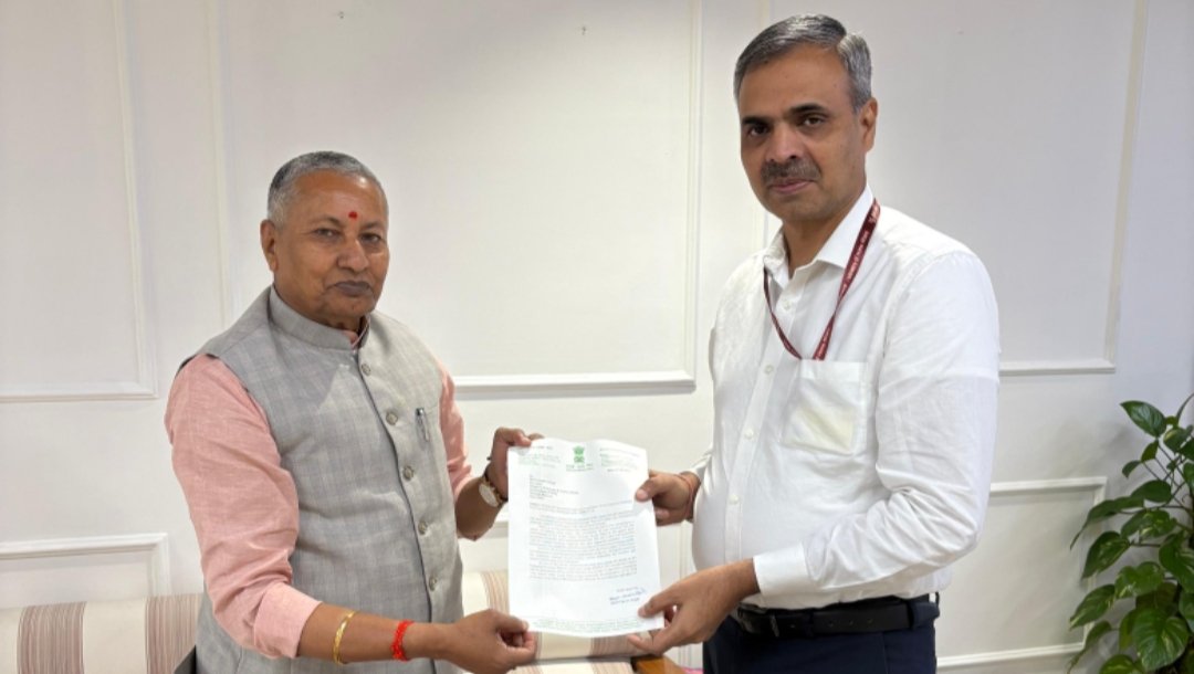 चतरा शहर में जल निकासी व्यवस्था होगी मजबूत, सांसद कालीचरण सिंह ने मंत्रालय के सचिव से की मुलाकात