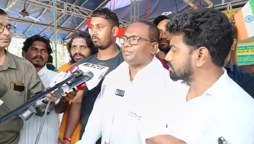 सदर अस्पताल से आंदोलन स्थल तक देवेन्द्र नाथ महतो को लाने की मांग को लेकर प्रेस वार्ता