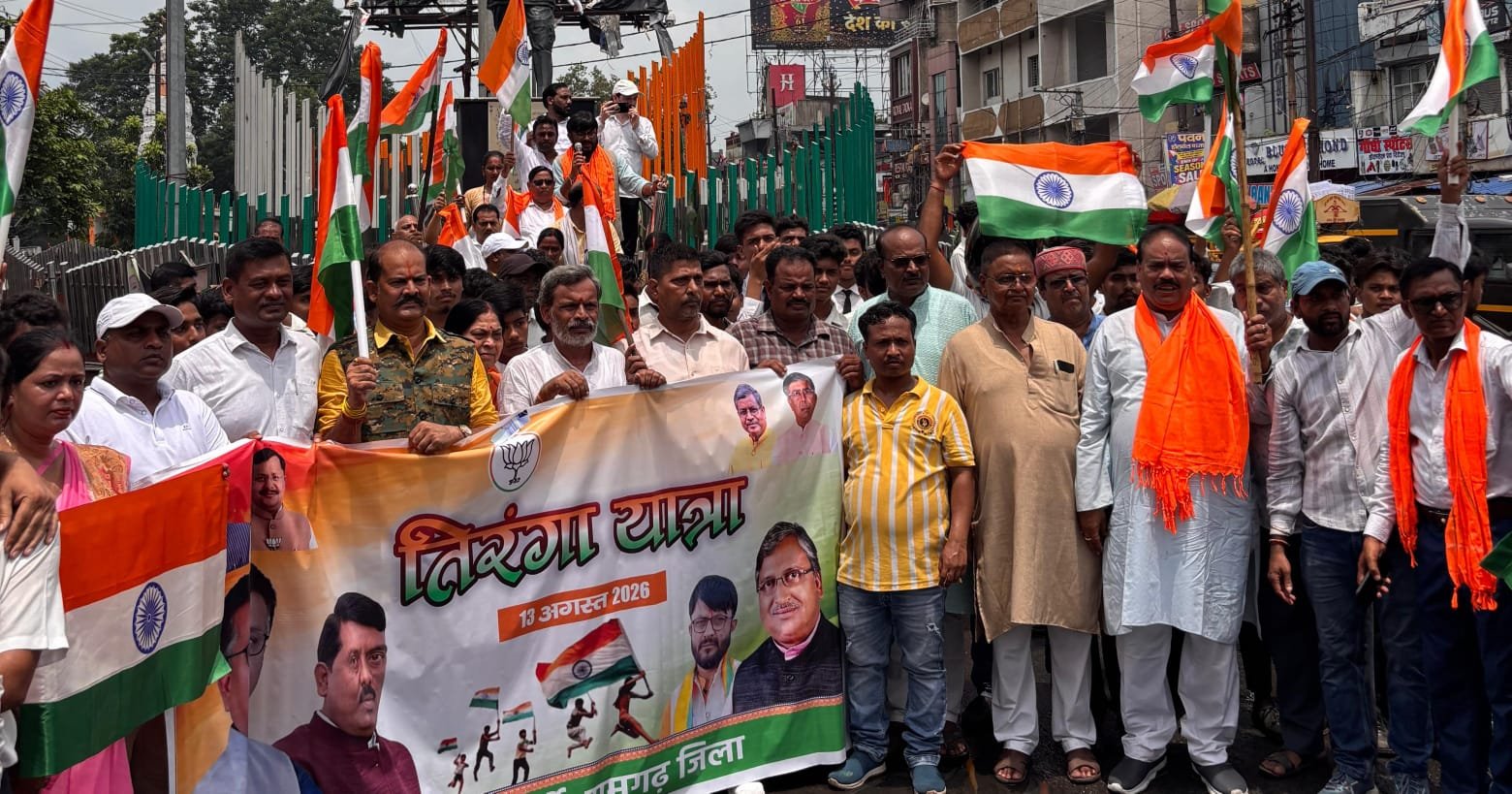भव्य तिरंगा यात्रा ब्लॉक परिसर से सुभाष चौक पहुंची, नेताजी की प्रतिमा पर किया माल्यार्पण