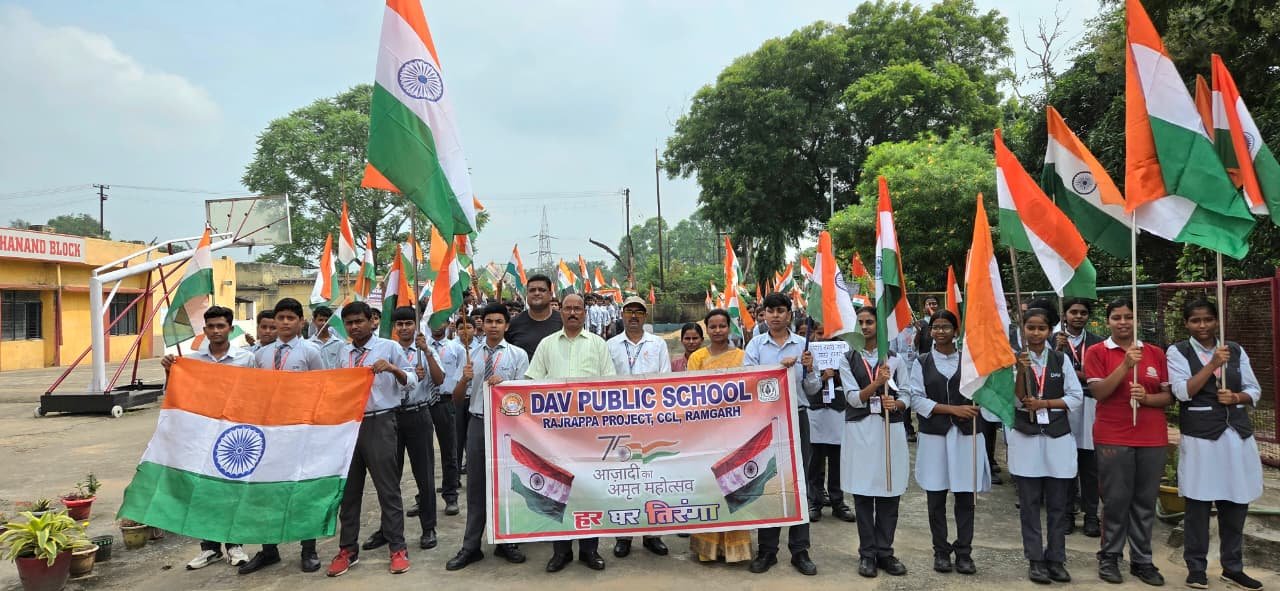डीएवी रजरप्पा में हर घर तिरंगा अभियान के तहत विविध गतिविधियों का आयोजन