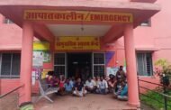 तीन घंटे तड़पते रहे घायल, डॉक्टर नहीं मिले; गोला सीएचसी में फूटा आक्रोश