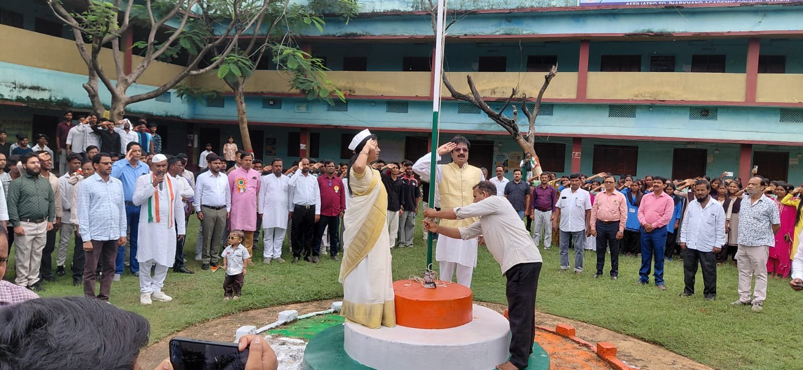 स्वतंत्रता दिवस पर चितरपुर इंटर कॉलेज में बलिदानियों को किया गया नमन