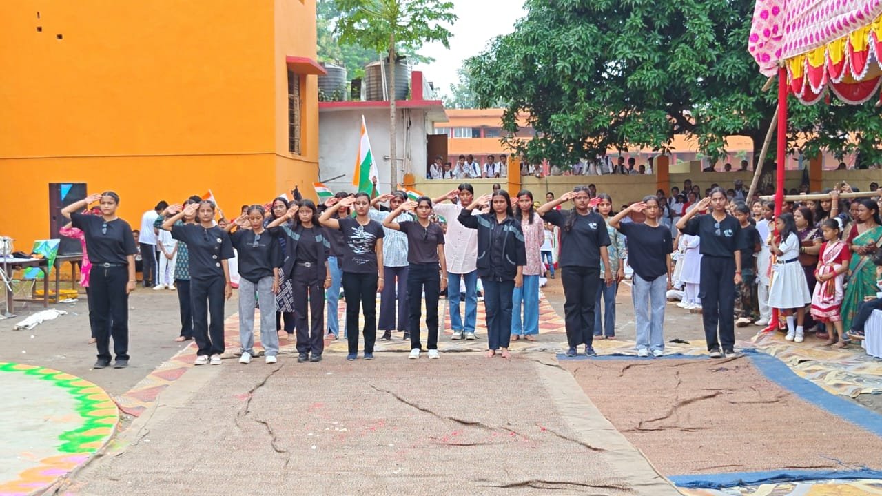 सरस्वती विद्या मंदिर में हर्षोल्लास से मना स्वतंत्रता दिवस, छात्रों ने दी मनमोहक प्रस्तुतियां