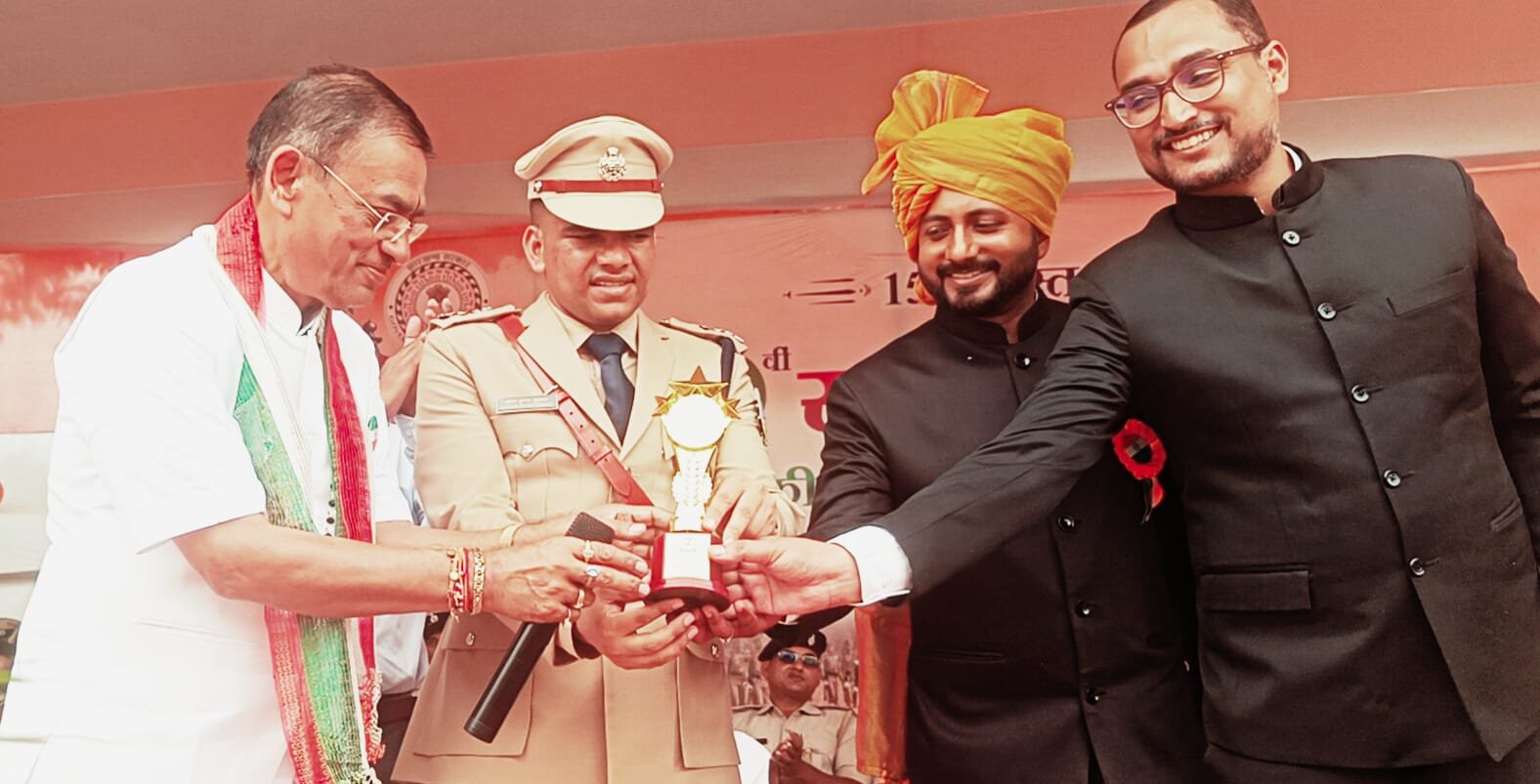 स्वतंत्रता दिवस समारोह में सम्मानित हुए समाजसेवी कमल बगड़िया
