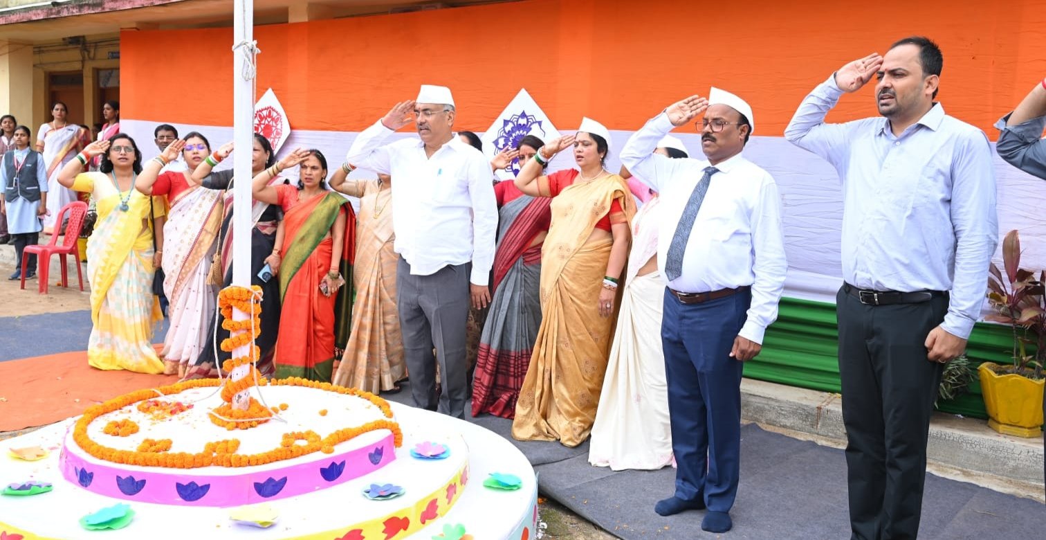डीएवी रजरप्पा में स्वतंत्रता दिवस की दिखी धूम, देशभक्ति के रंग में रंगा विद्यालय परिसर