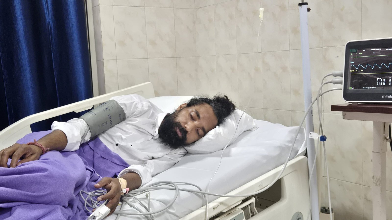 भूख हड़ताल का 16वां दिन:सदर अस्पताल मैं देवेंद्र महतो के स्वास्थ्य की स्थिति बिगड़ती जा रही