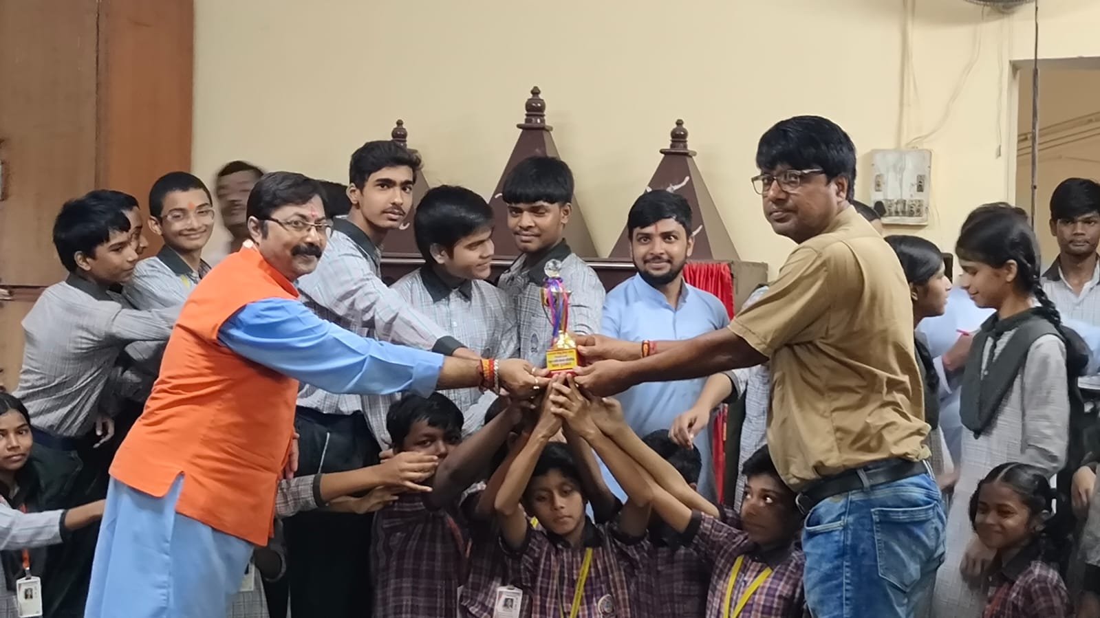 संकुल स्तरीय प्रश्न मंच प्रतियोगिता में रामप्रसाद चंद्रभान सरस्वती शिशु विद्या मंदिर बना ओवरऑल चैंपियन