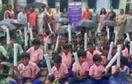 इनरव्हील क्लब ऑफ रामगढ़ द्वारा किया गया छाता वितरण