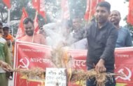 सीपीआई के कार्यकर्ताओं ने पतरातू में प्रधानमंत्री का किया पुतला दहन