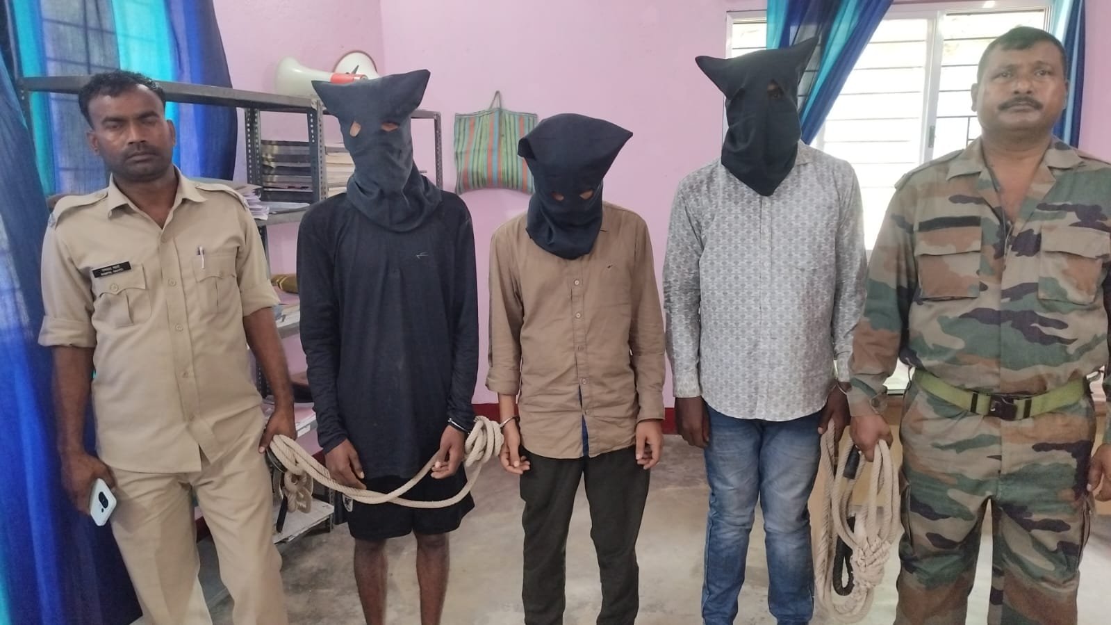 गाड़ियों से डीजल चोरी करने के आरोप में दो लोगों को पतरातू पुलिस ने किया गिरफ्तार