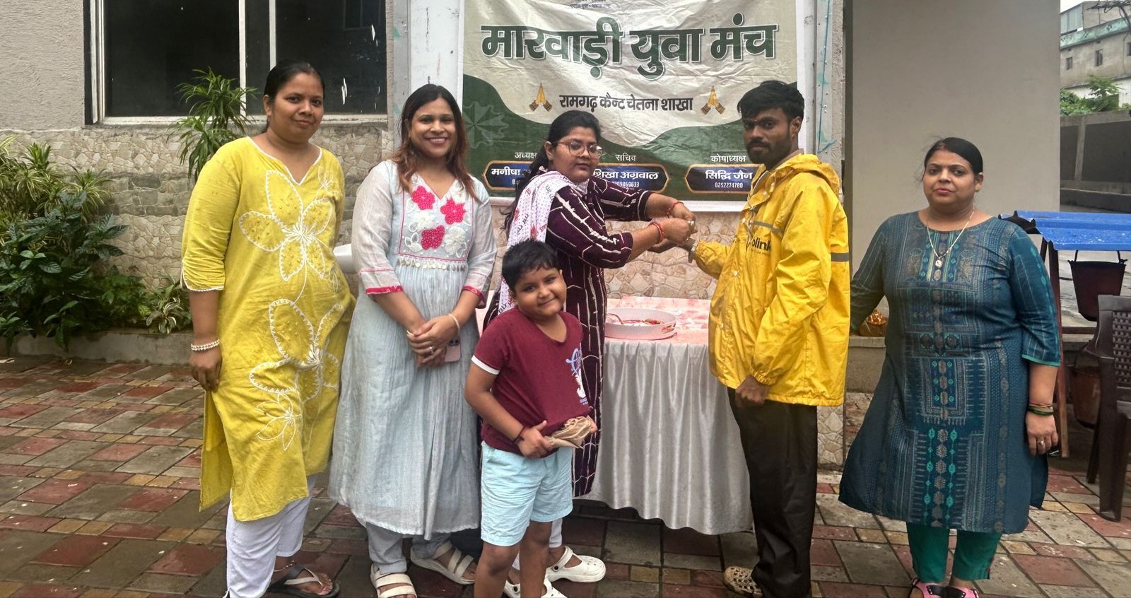 रक्षाबंधन पर सुरक्षाकर्मियों व सेवा कर्मियों को बांधा रक्षा सूत्र