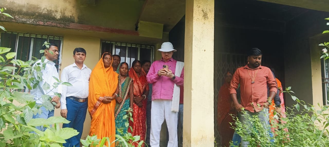 जेएलकेएम कार्यकर्ताओं की पहल:बंद पड़े लारी उपस्वास्थ्य केंद्र का सिविल सर्जन ने किया औचक निरीक्षण