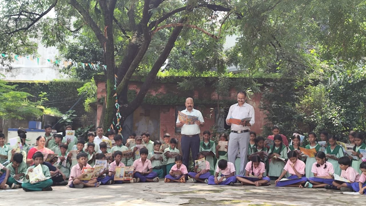 ‘मेरा शब्द, मेरी कहानी’ अभियान से गूंजे रामगढ़ के विद्यालय