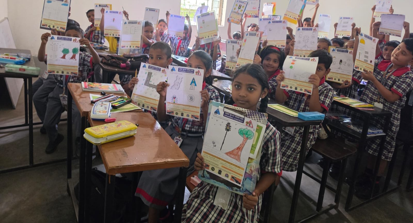 पतरातू स्कूल ऑफ़ इकोनॉमिक्स में सड़क सुरक्षा जीवन रक्षा जागरूकता कार्यक्रम का हुआ आयोजन