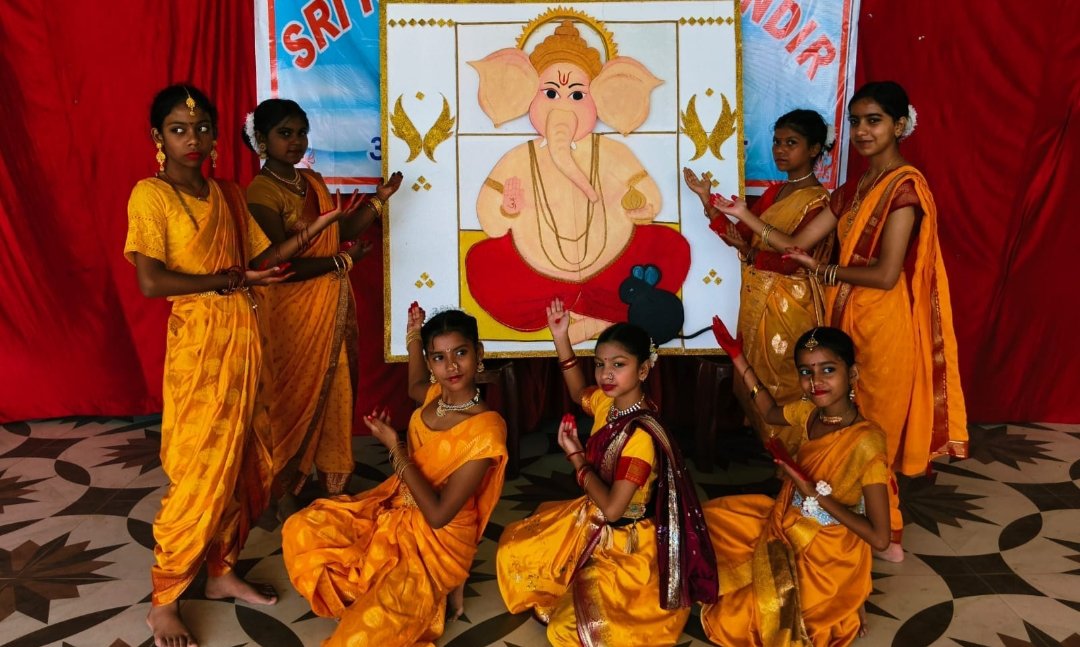 गणपति की भक्ति में रंगा श्री कृष्ण विद्या मंदिर : एकता और श्रद्धा से उभरे विघ्नहर्ता