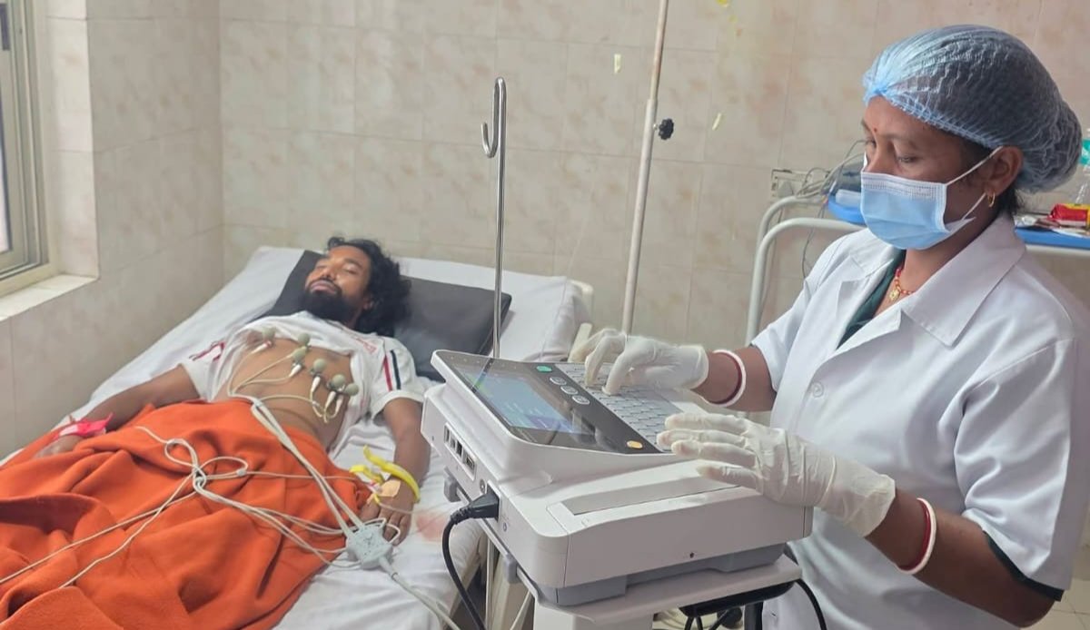देवेन्द्र नाथ महतो का अस्पताल में दूसरे दिन भी इलाज जारी