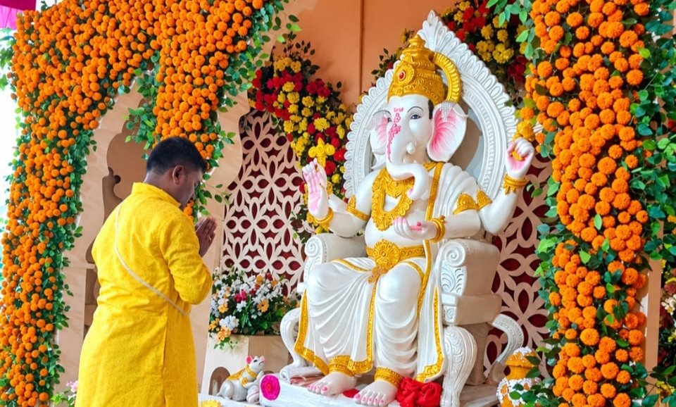 गोला क्षेत्र में हर्षोल्लास व धूमधाम से मनी गणपति पूजा