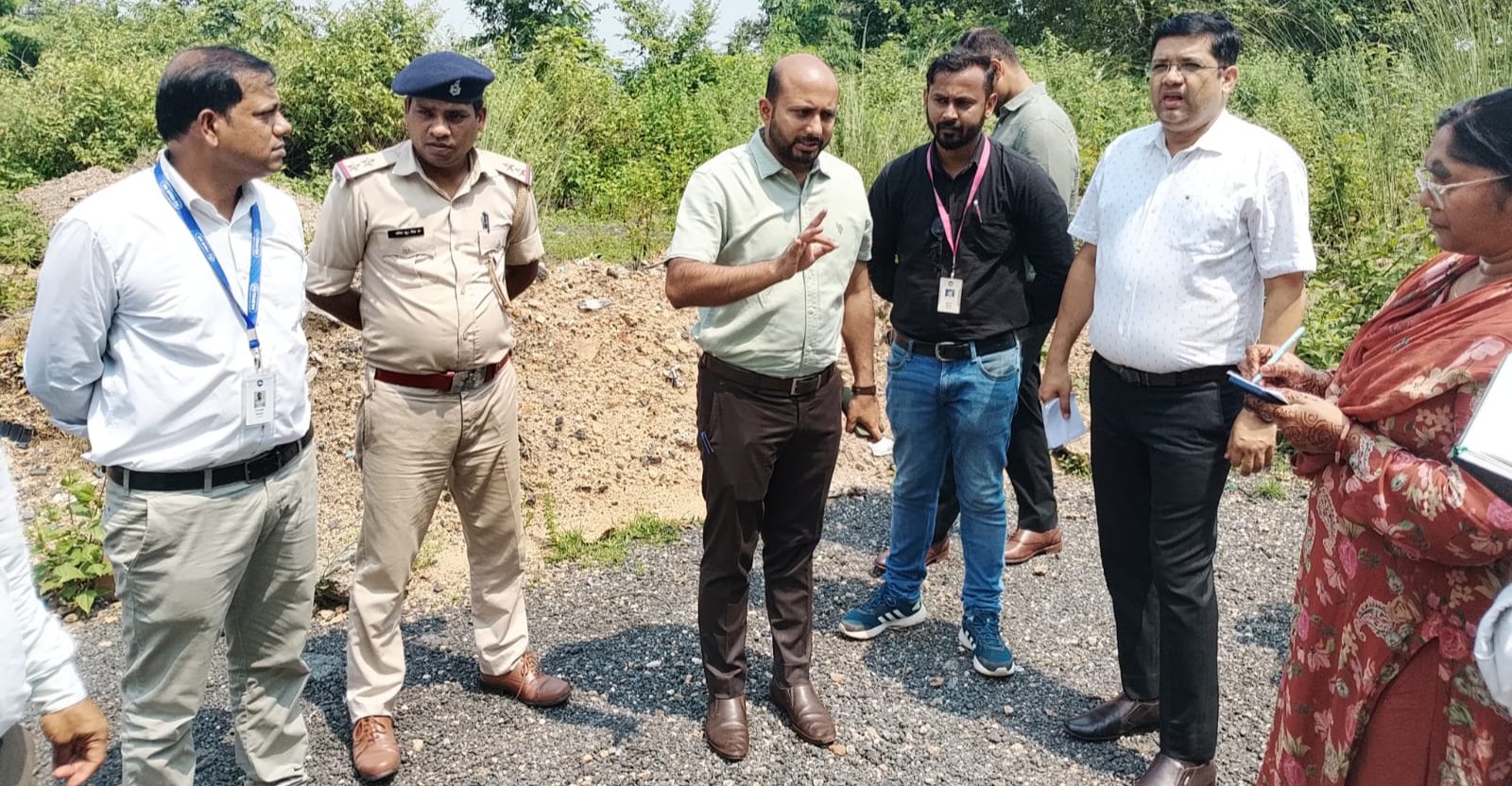 रामगढ़ के चुटूपालू घाटी में नेटवर्क कनेक्टिविटी का उपायुक्त ने किया निरीक्षण
