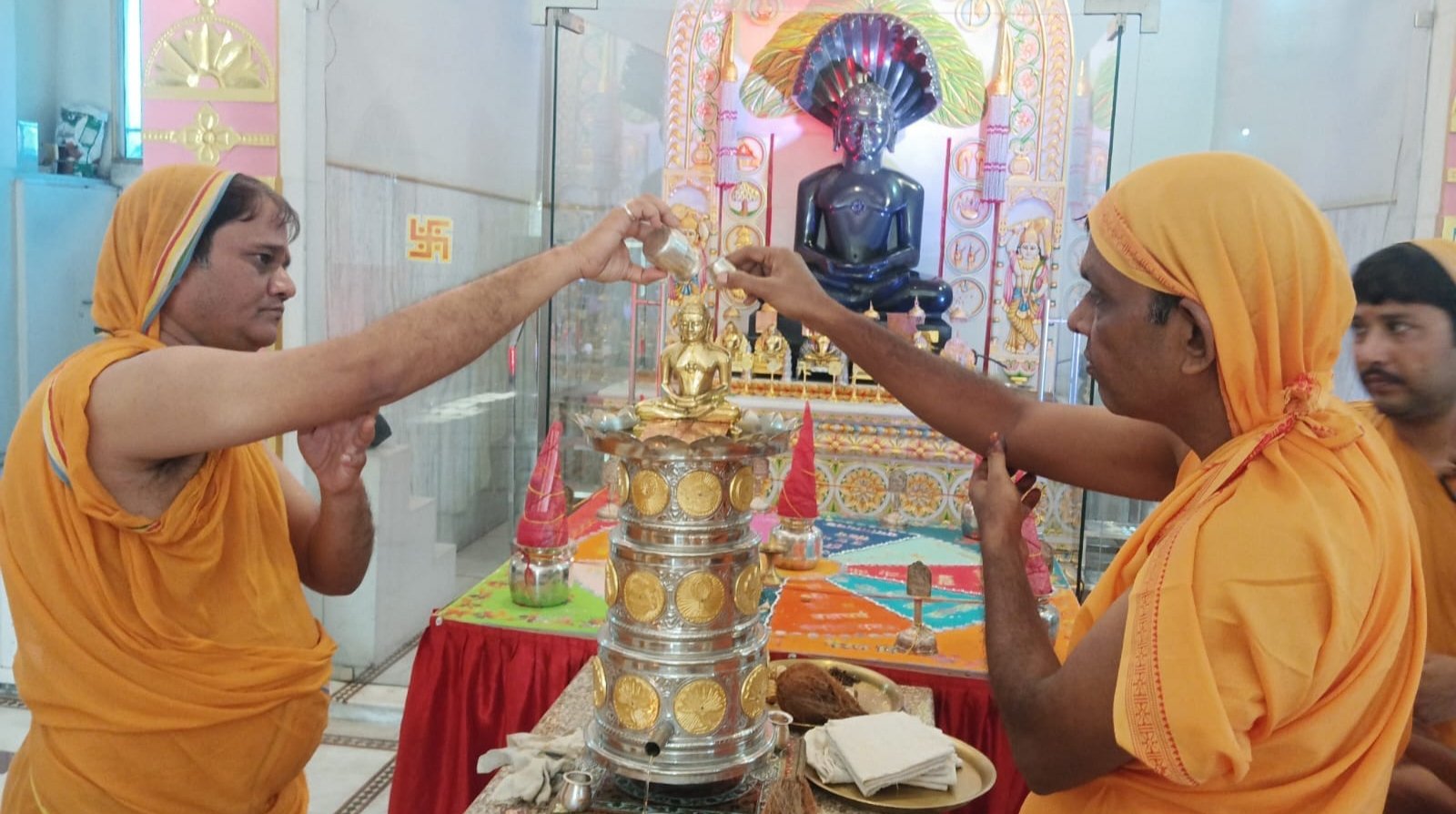 दसलक्षण महापर्व: उत्तम मार्दव धर्म की आराधना में उमड़ा श्रद्धालुओं की भीड़