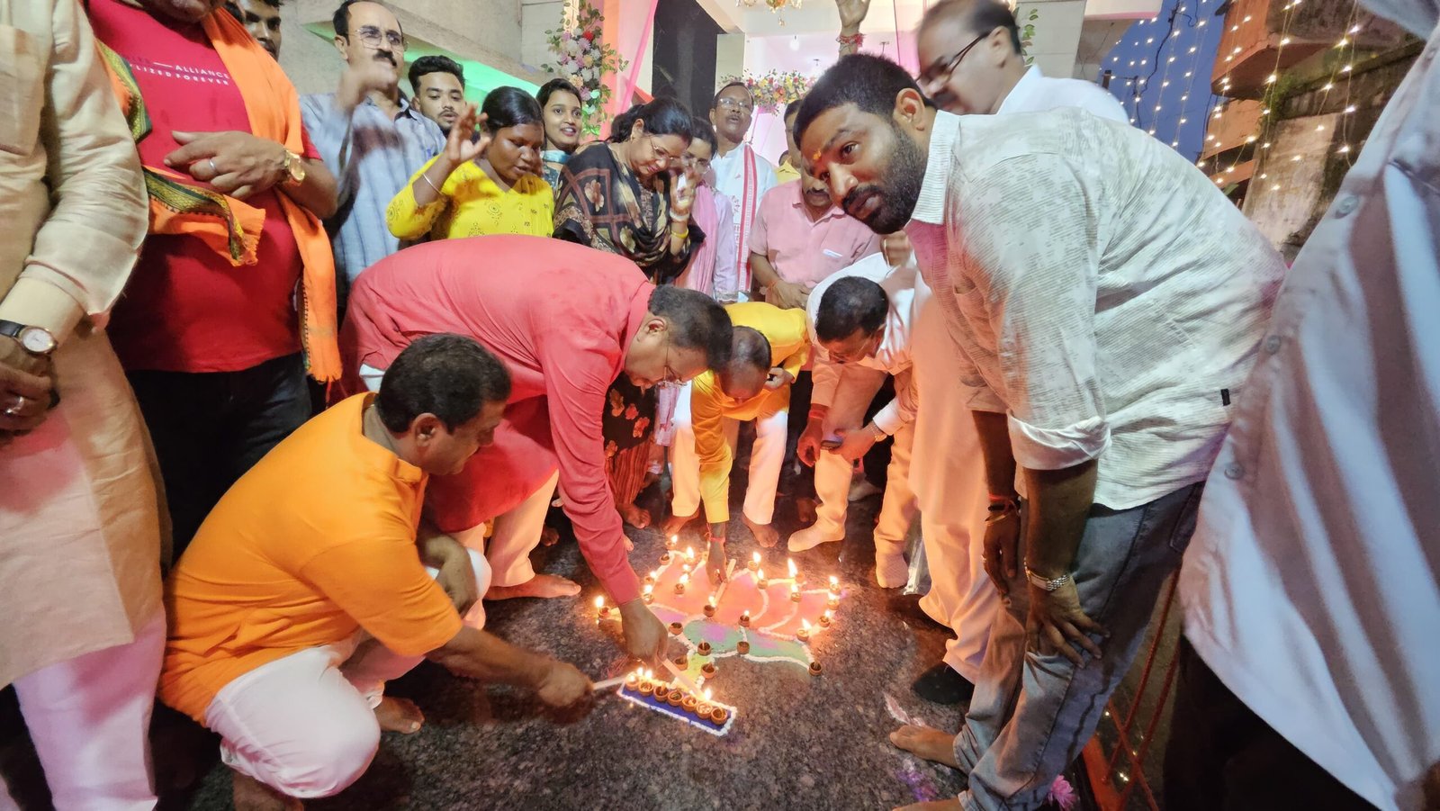 पीएम मोदी के जन्मदिन पर सांसद मनीष जायसवाल ने जलाया ‘आशीर्वाद का दीया’