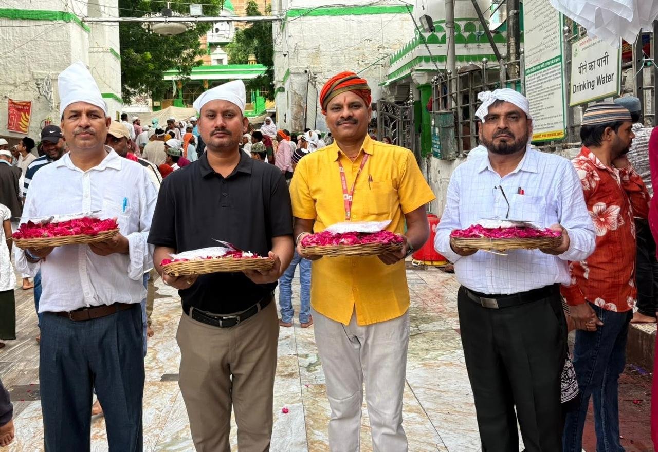 रामगढ़ कैंट डिवीजन के पदाधिकारियों ने अजमेर शरीफ में दरगाह पर शीश झुकाए