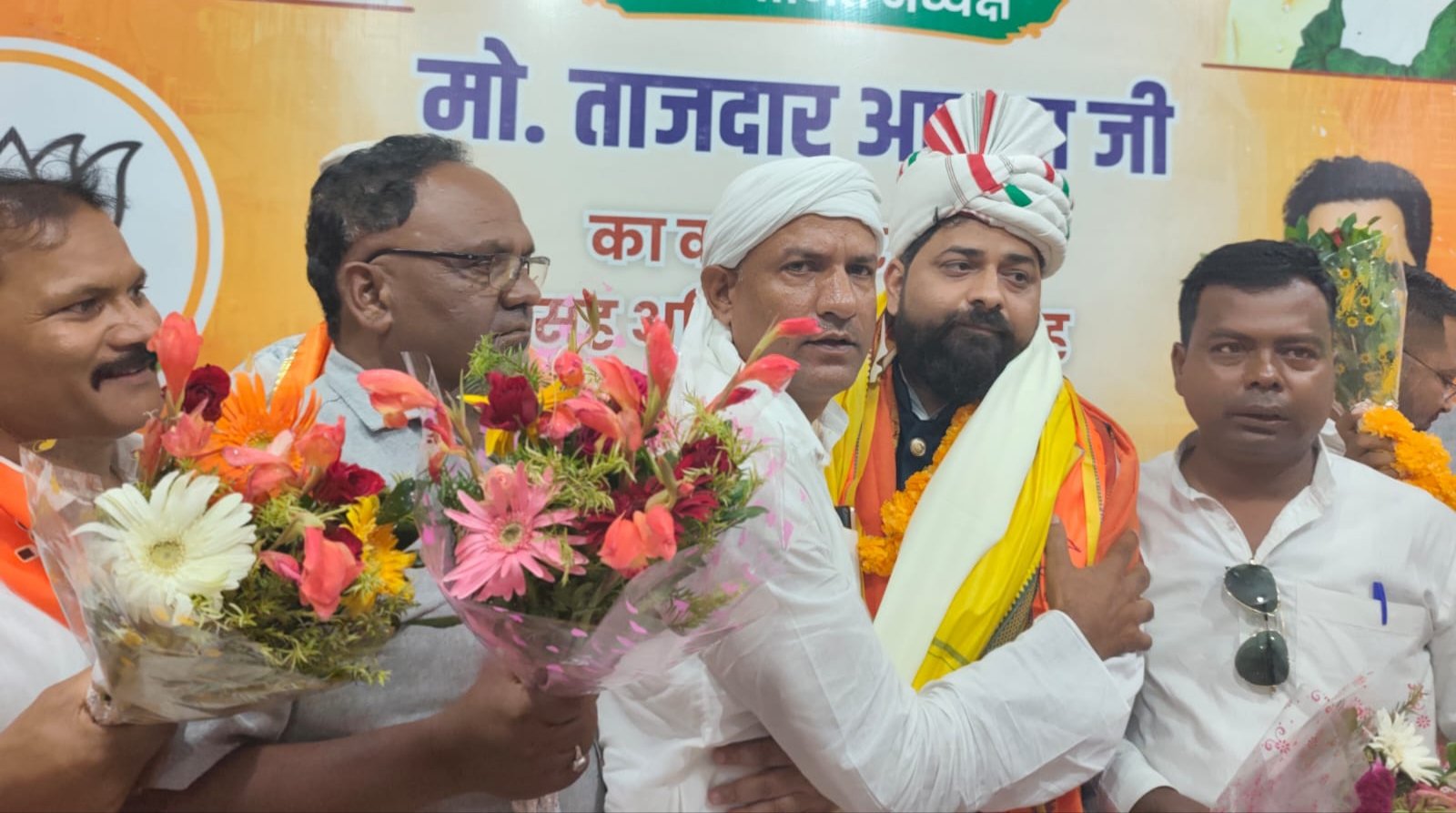 नवमनोनित प्रदेश अध्यक्ष ताजदार आलम का भव्य अभिनंदन