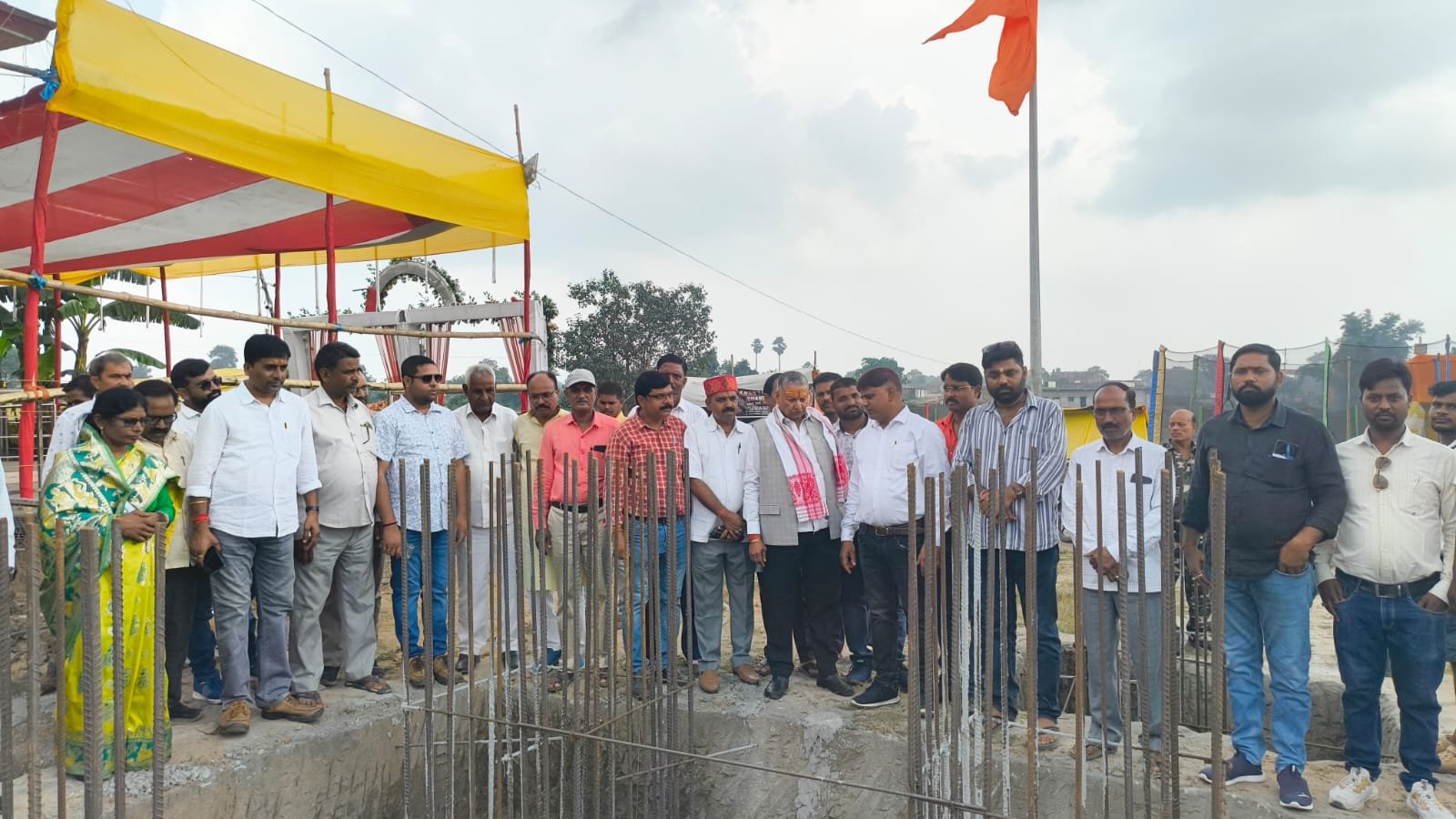 चुंदरू धाम पहुंचे सांसद कालीचरण सिंह, गणेश पूजा महोत्सव में की पूजा-अर्चना