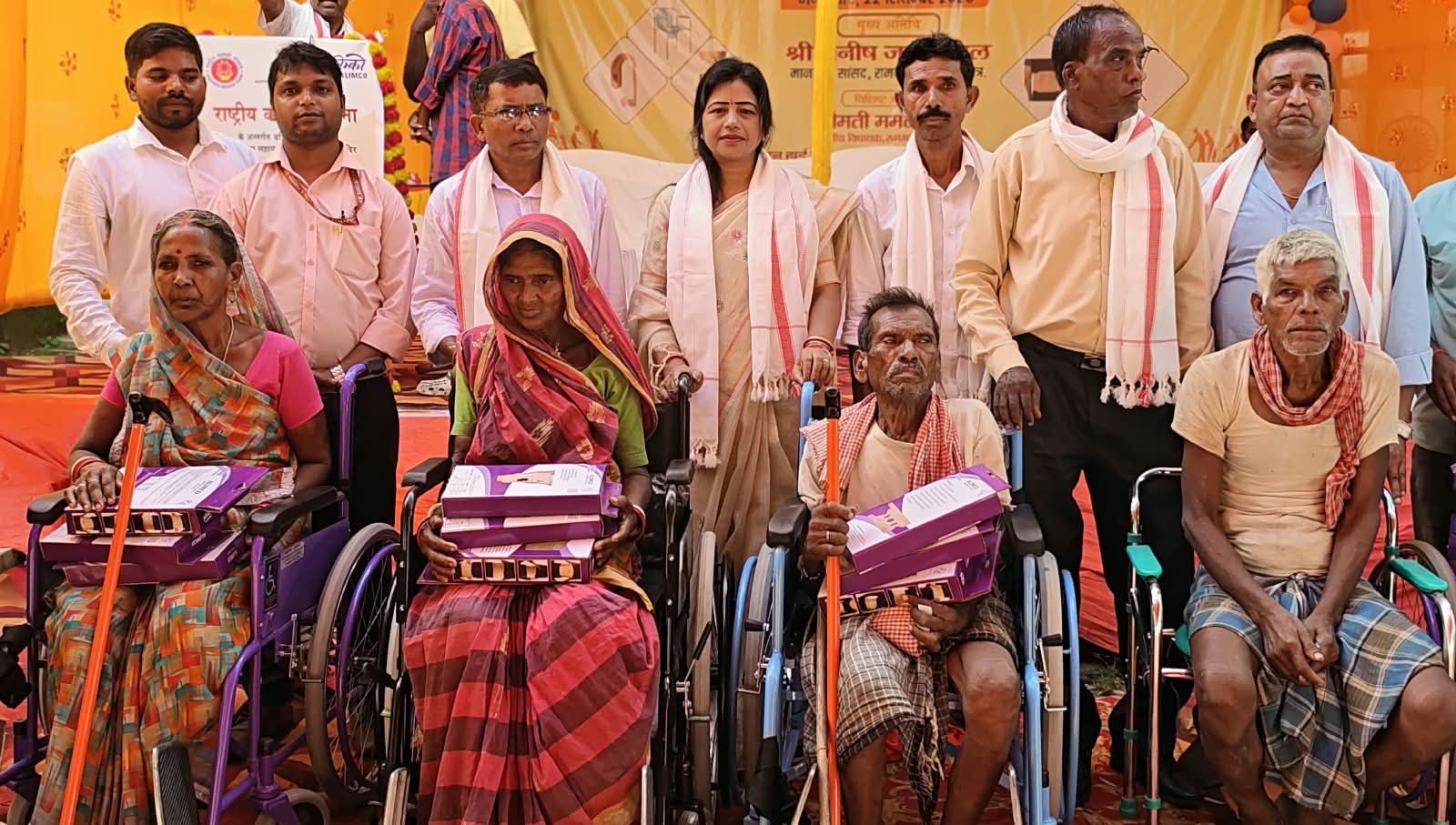 राष्ट्रीय वयोश्री योजना के अंतर्गत सहायक उपकरण का किया गया वितरण