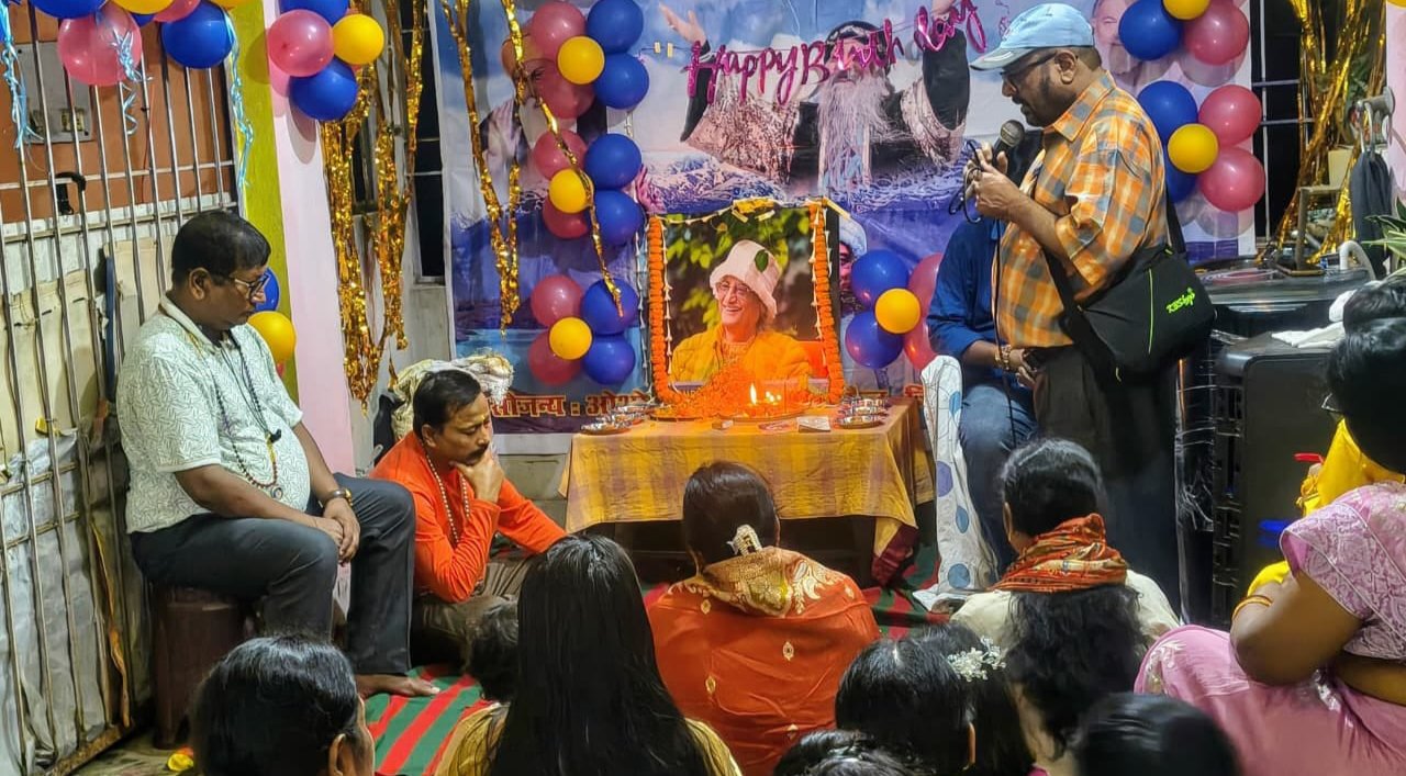 मंगलमय संदेशों के उद्गार , यह शुभ दिन आए बारंबार , समर्थगुरु का जन्मदिवस है,हों उम्र के वर्ष पचास हजार