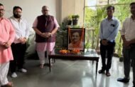भाजपा के राष्ट्रीय मंत्री व सांसद ने पंडित दीनदयाल उपाध्याय जी की जयंती पर अर्पित की पुष्पांजलि