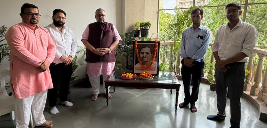 भाजपा के राष्ट्रीय मंत्री व सांसद ने पंडित दीनदयाल उपाध्याय जी की जयंती पर अर्पित की पुष्पांजलि