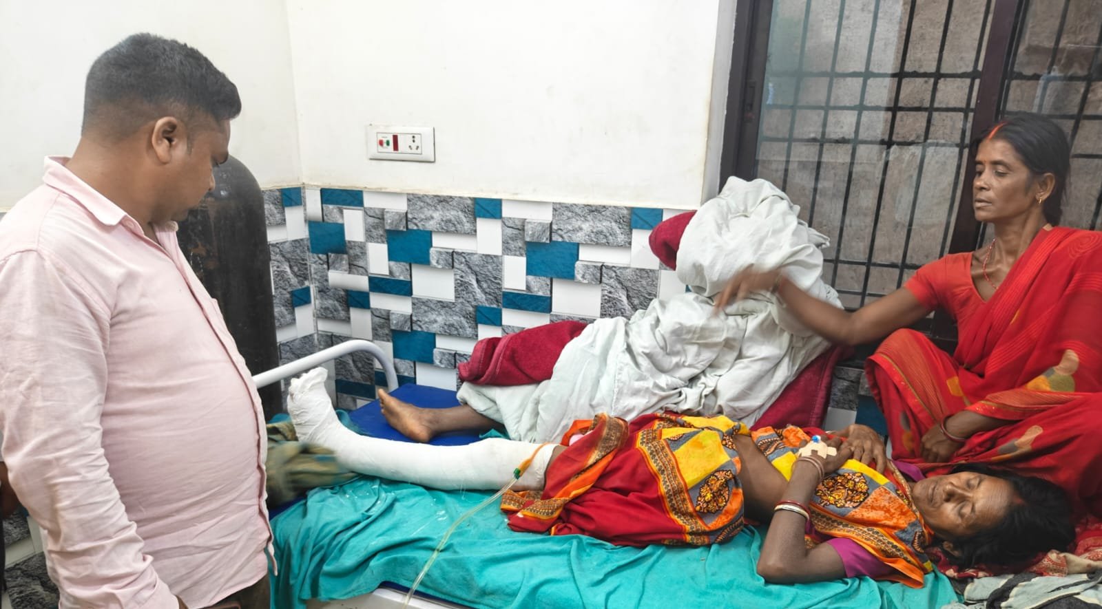 घायल सोहरी देवी को अस्पताल में देखने पहुंचे: बिनू कुमार महतो युवा टाइगर